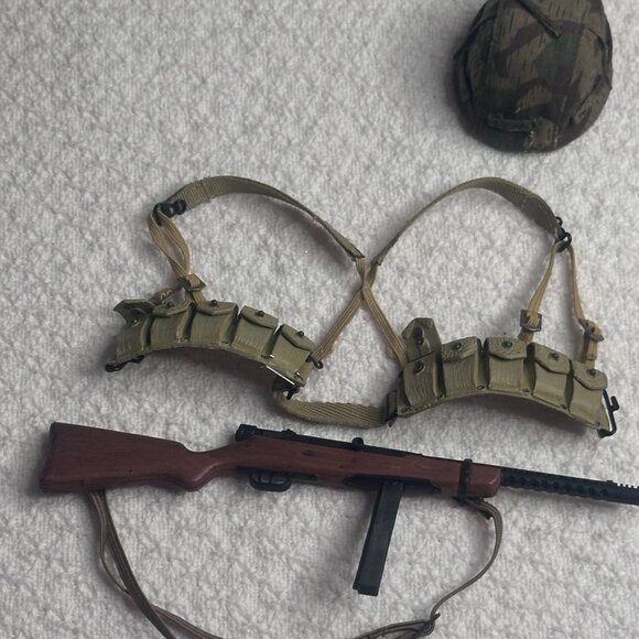 Hasbro GI Joe Blue Eyes Camo Utilities Jointed Rifle Ammo Pouch Helmet Marine 96 - Picture 10 of 13